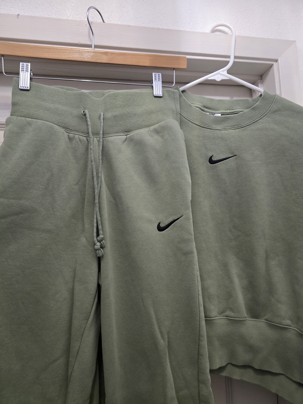 Nike Junior Womens Olive Green Fleece Sweatshirt & Joggers Set - Picture 5 of 6